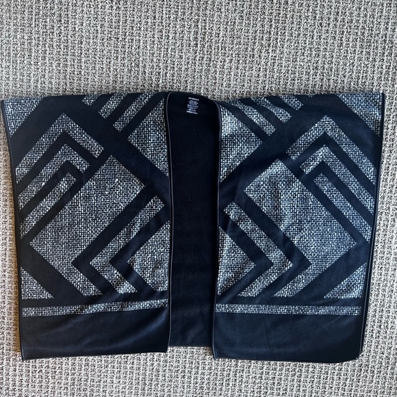 IKE BEHAR BLACK PONCHO OPEN FRONT SHAWL SWEATER CAPE ONE SIZE - Picture 7 of 10